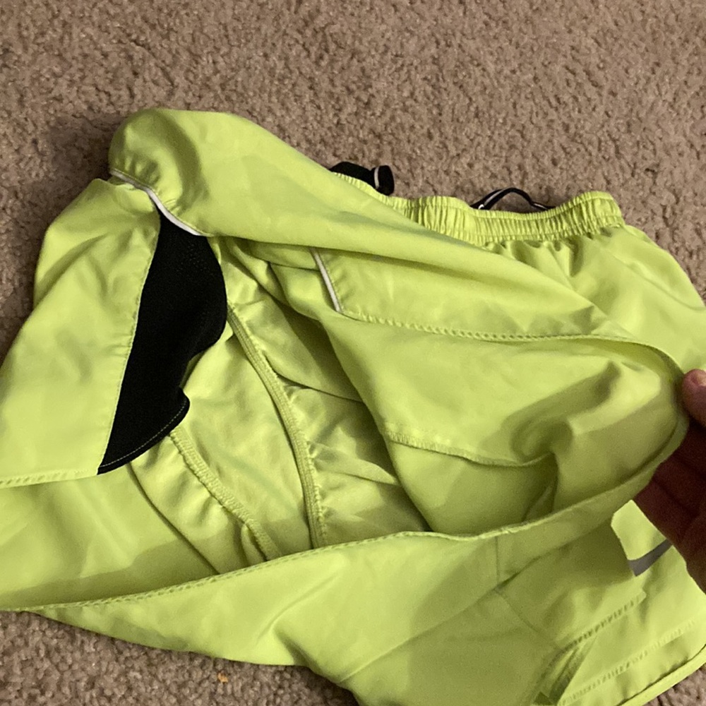 Medium size. - Picture 2 of 3
